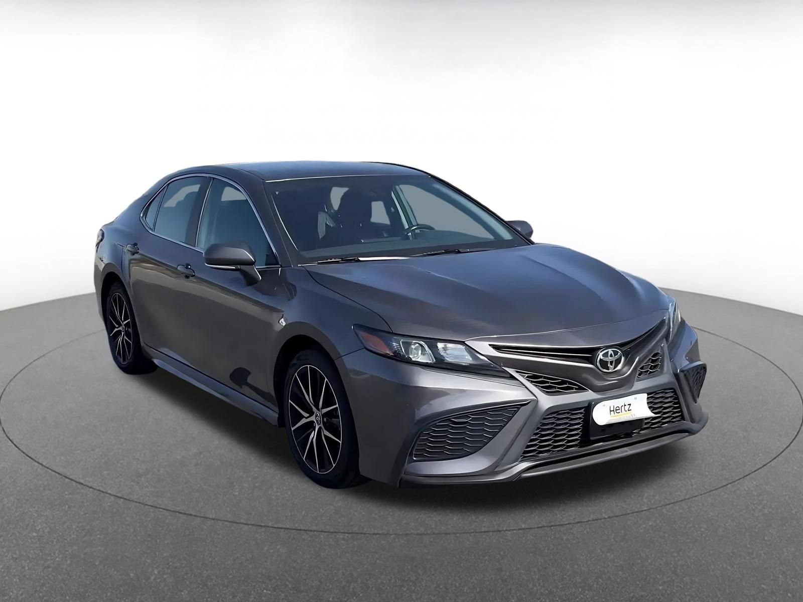 Used 2024 Toyota Camry SE FWD image 3