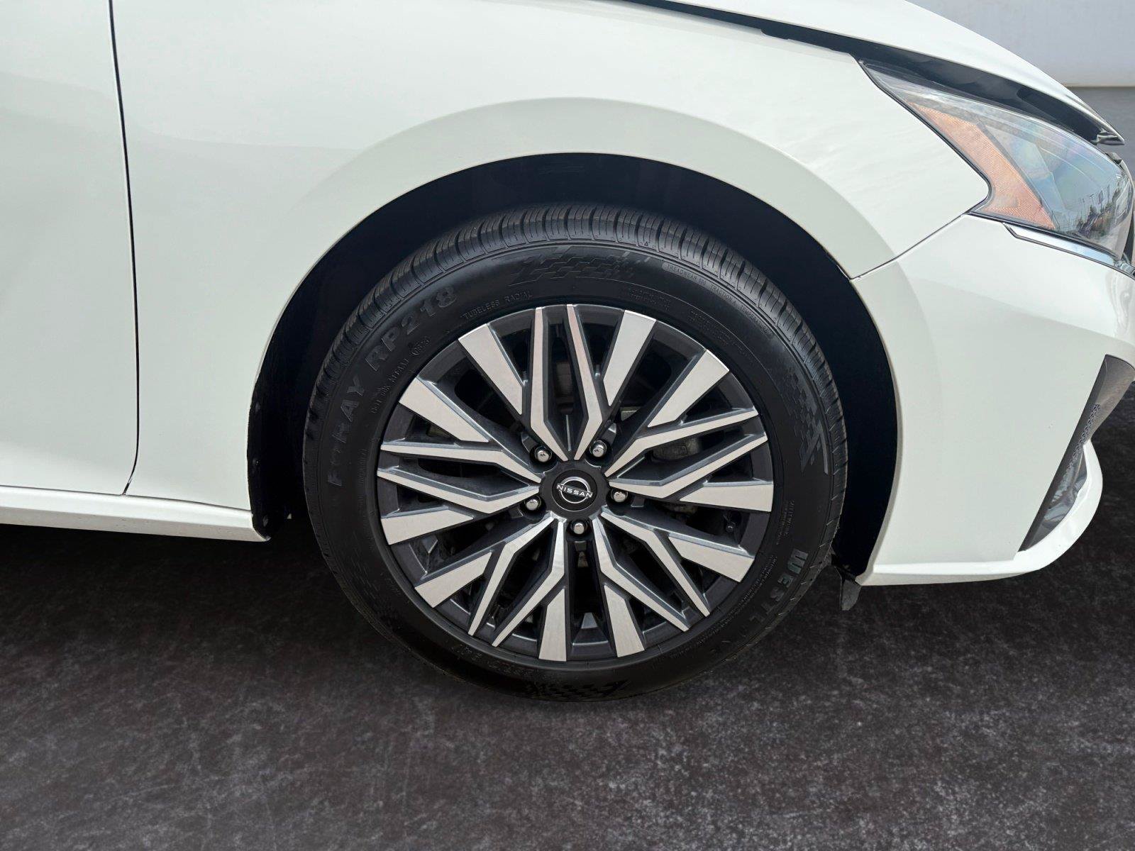 Used 2025 Nissan Altima 2.5 SV FWD image 28