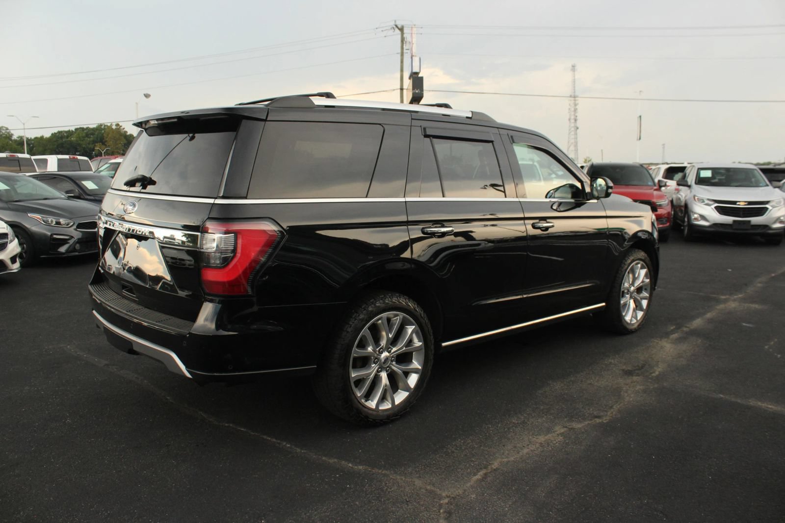 Used 2018 Ford Expedition Limited w/ Equipment Group 302A AWD/4WD image 7