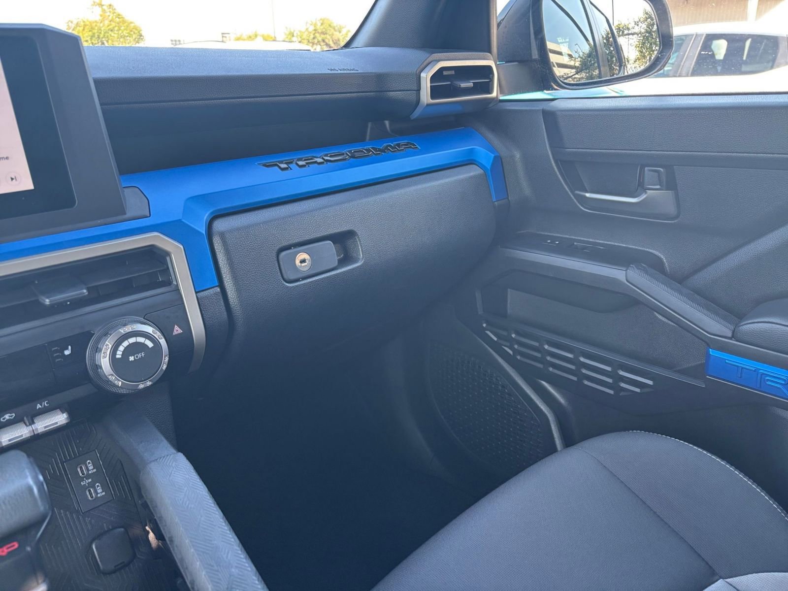 Used 2025 Toyota Tacoma TRD Off-Road image 33