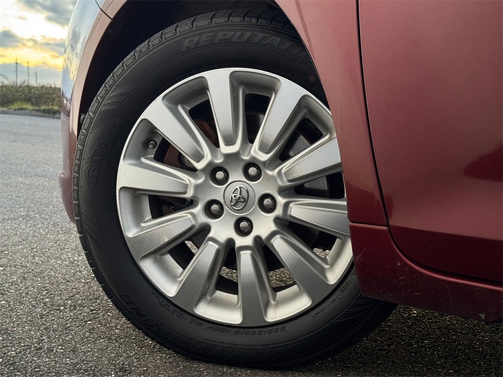 Used 2014 Toyota Sienna XLE image 27