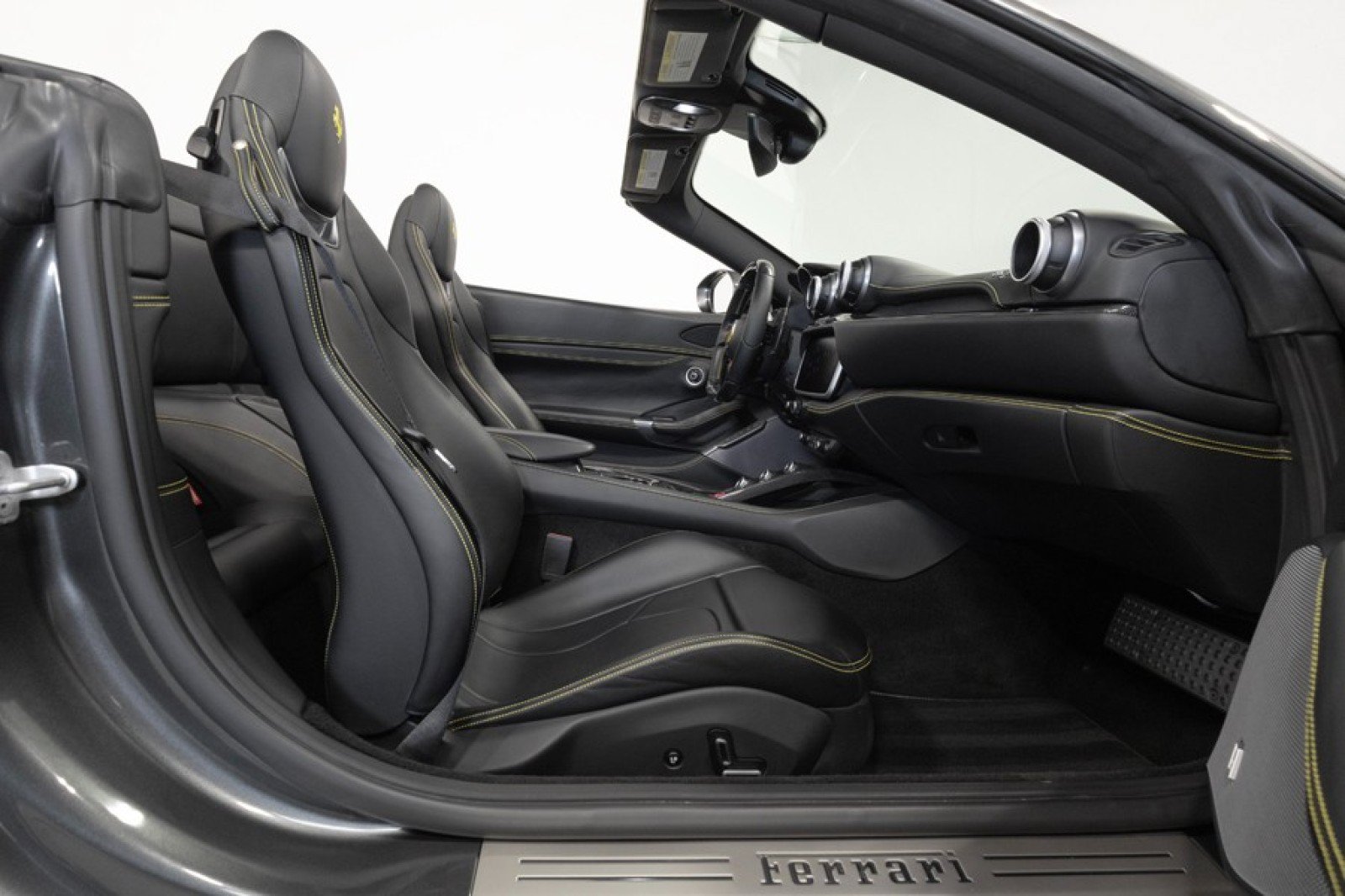 Used 2020 Ferrari Portofino RWD image 49
