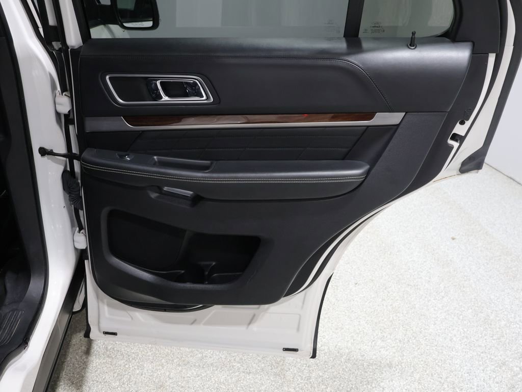 Used 2017 Ford Explorer Platinum image 22