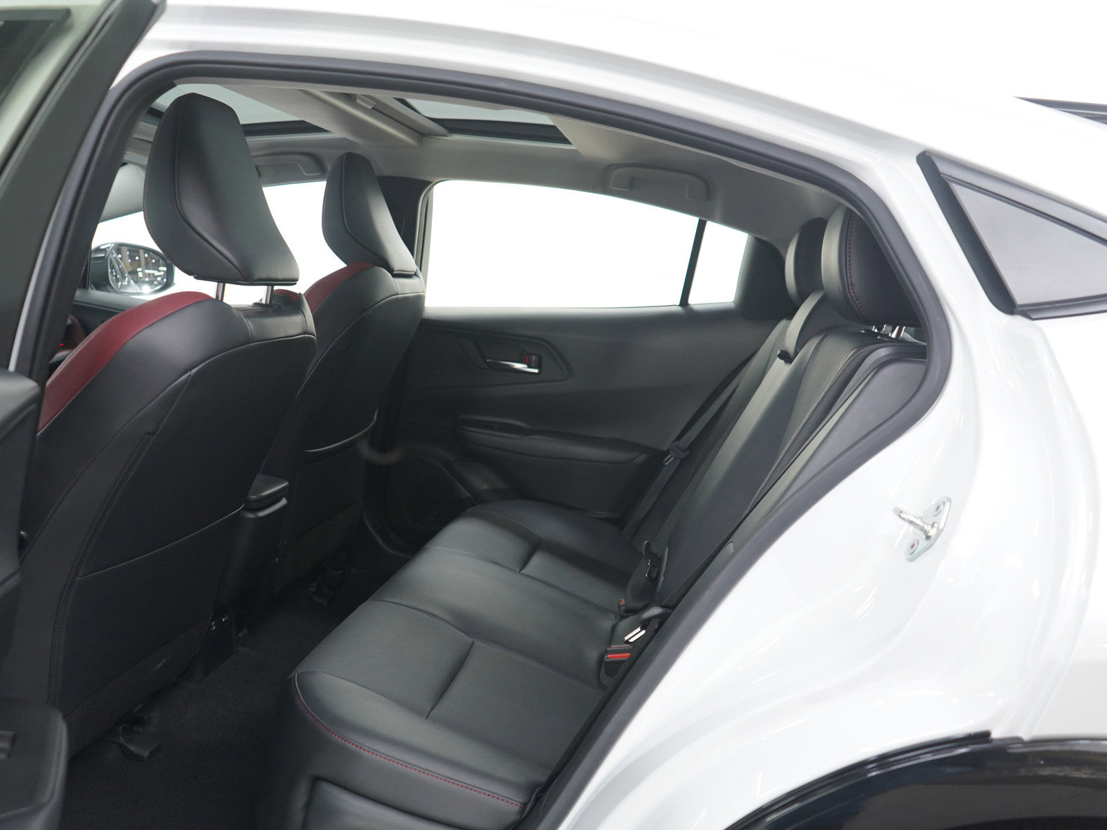 Used 2023 Toyota Prius Prime Premium image 18