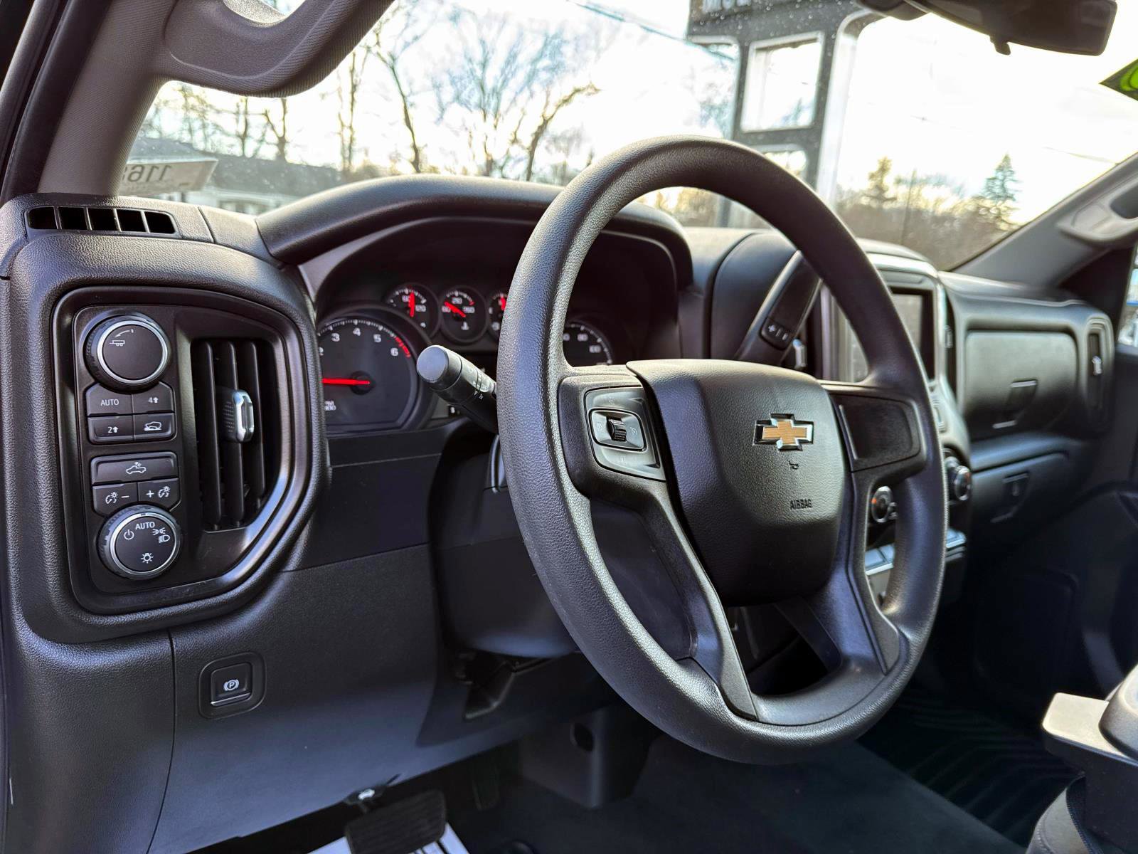 Used 2020 Chevrolet Silverado 1500 Custom w/ Custom Value Package image 15