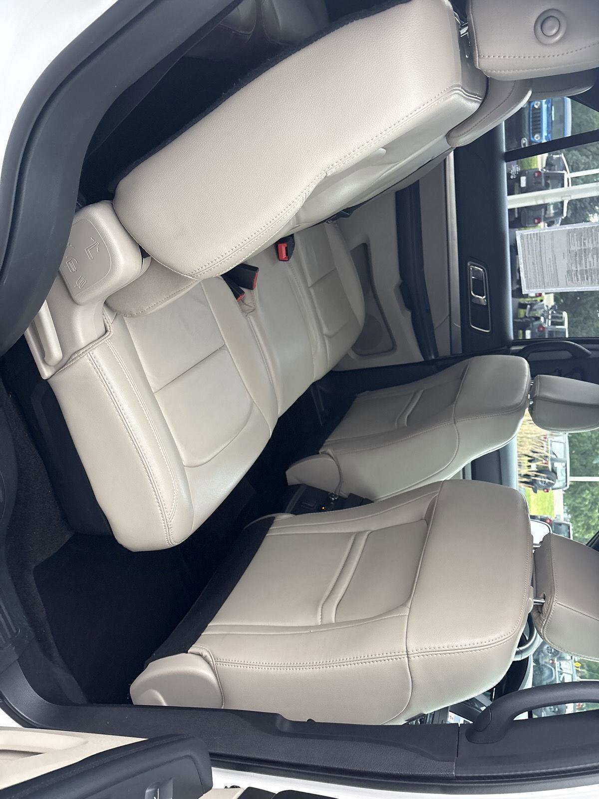 Used 2018 Ford Explorer XLT w/ Equipment Group 202A AWD/4WD image 14