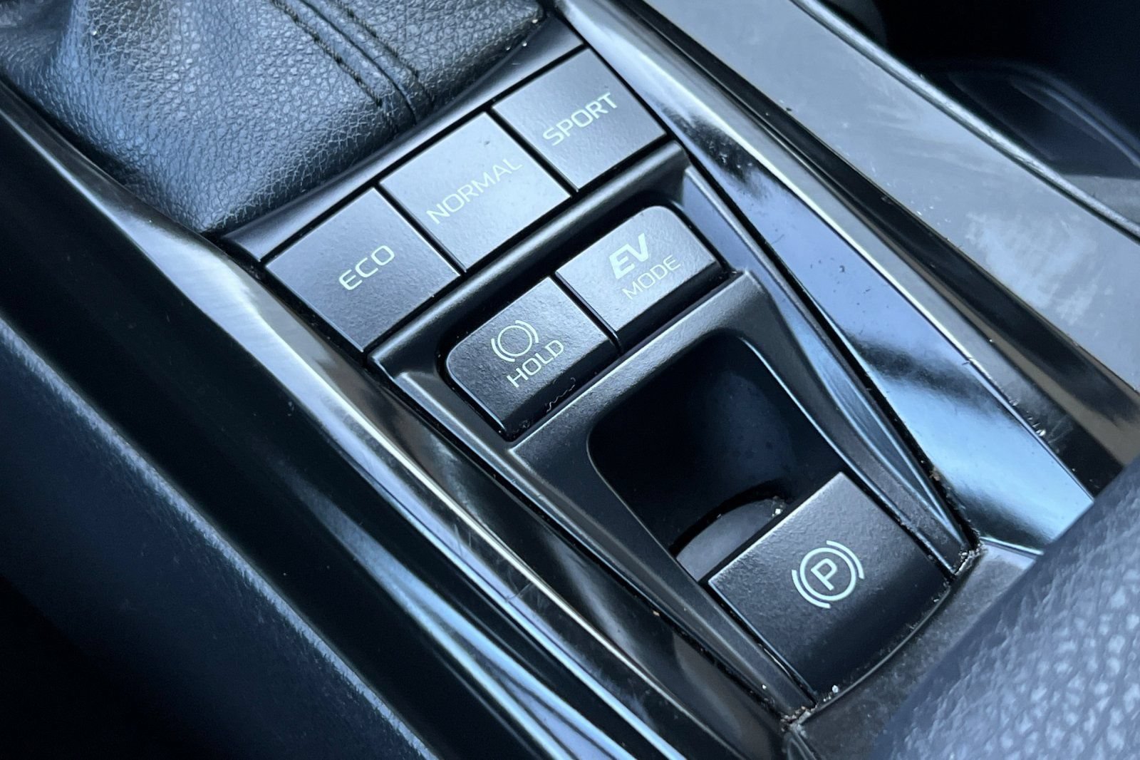 Certified 2025 Toyota Camry SE FWD image 32