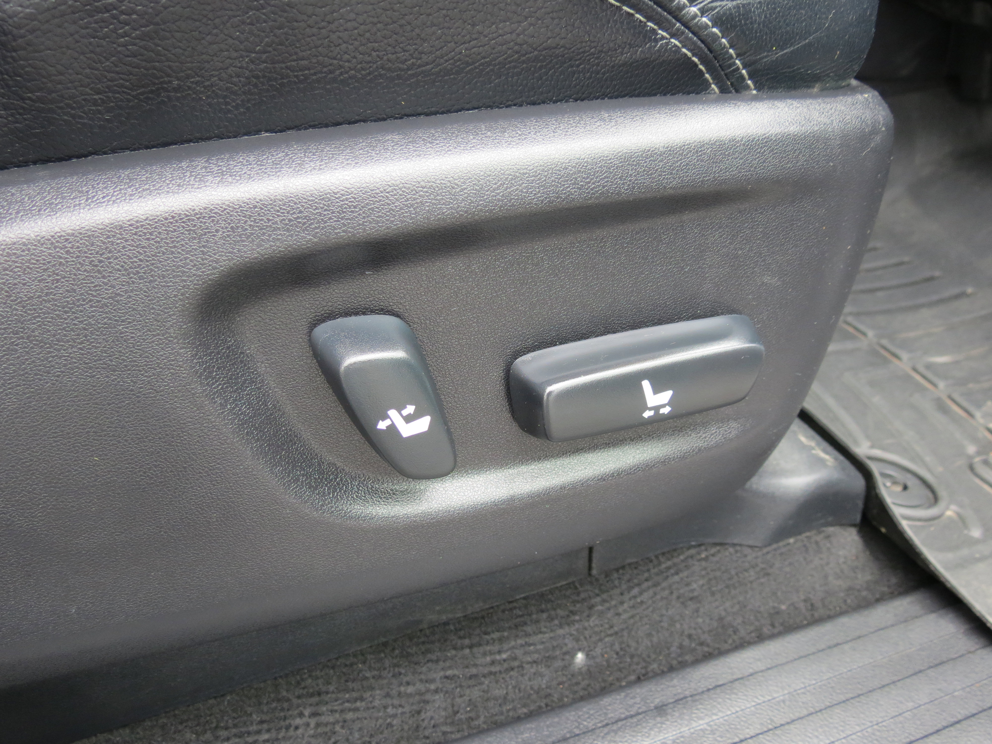 Used 2014 Toyota 4Runner Limited image 41