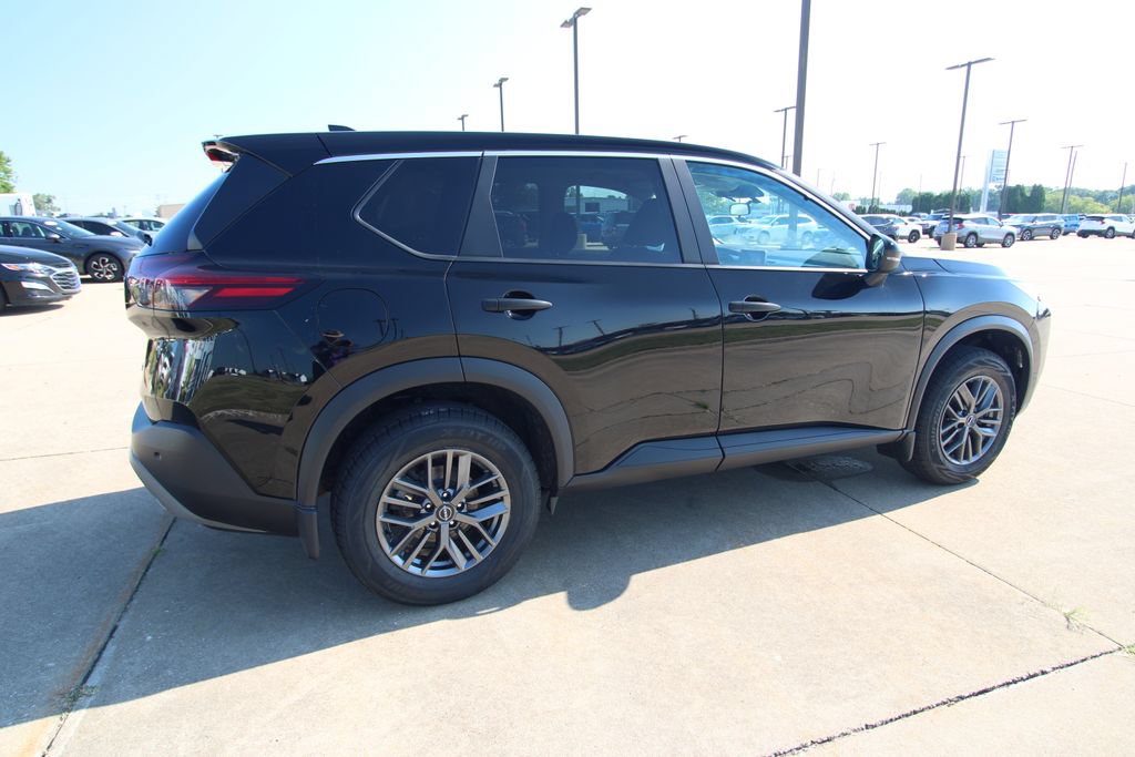 Used 2023 Nissan Rogue S AWD/4WD image 5