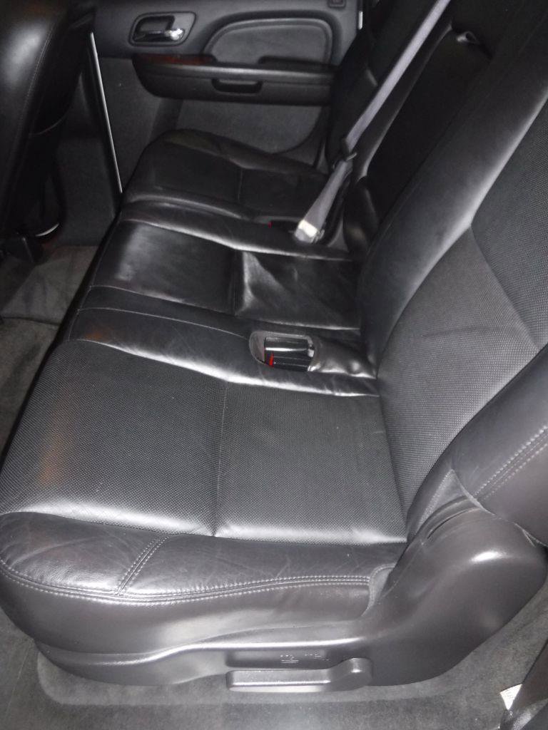 Used 2011 Cadillac Escalade Luxury AWD/4WD image 31