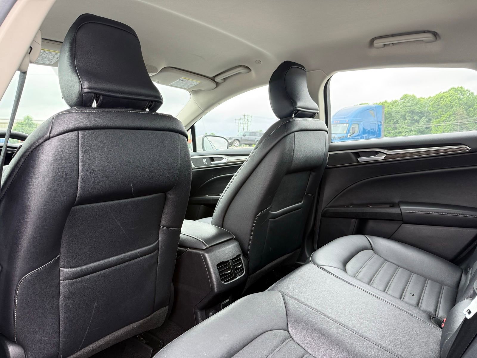 Used 2018 Ford Fusion SE w/ Equipment Group 602A FWD image 16