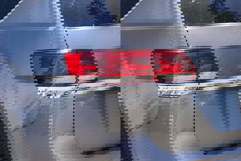 Used 2022 Volkswagen Atlas SE w/ Panoramic Sunroof Package image 7