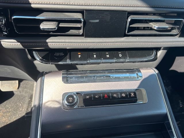 New 2026 Lincoln Aviator AWD w/ Jet Appearance Package image 25