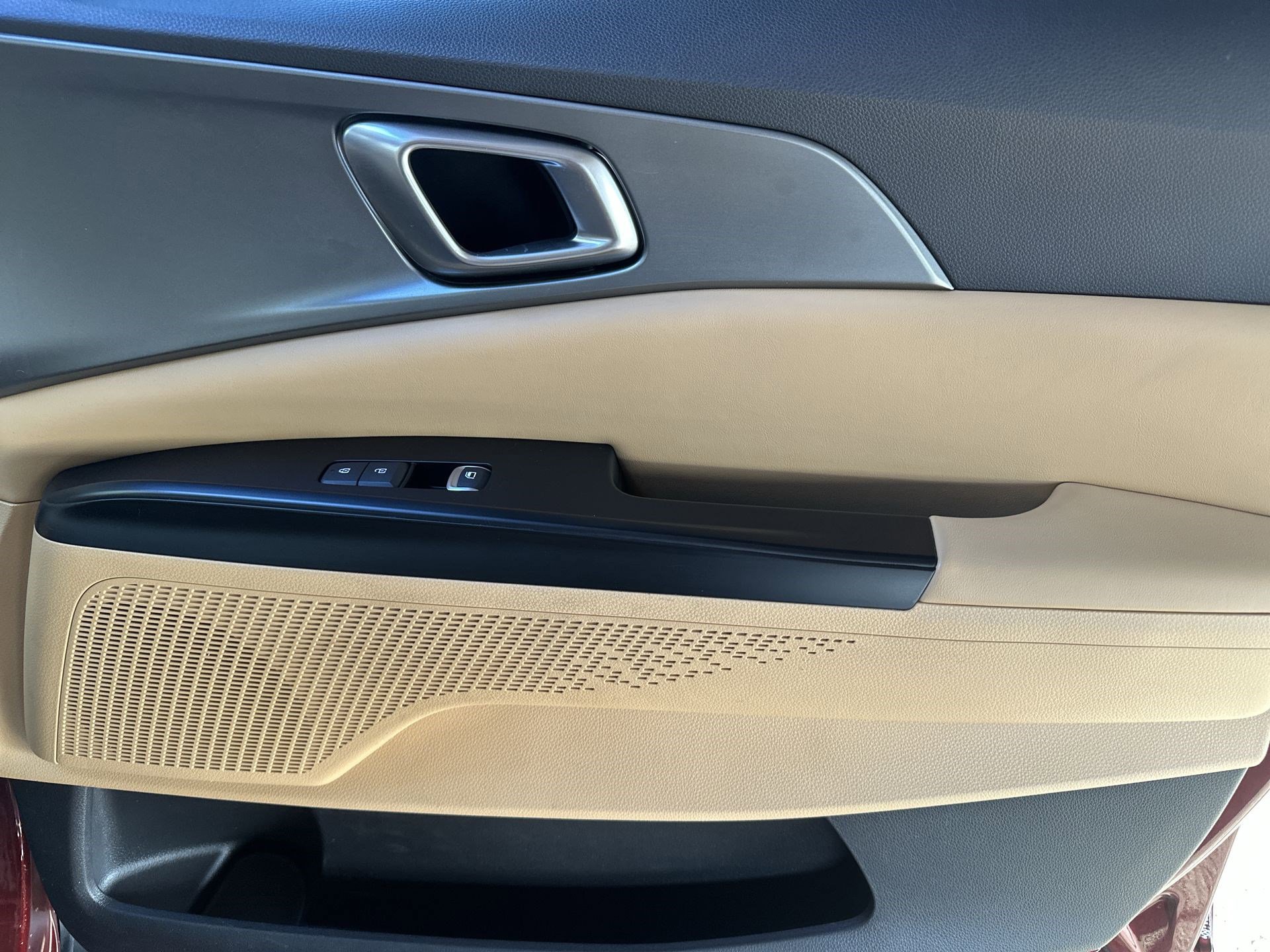 Certified 2023 Kia Carnival LX image 26