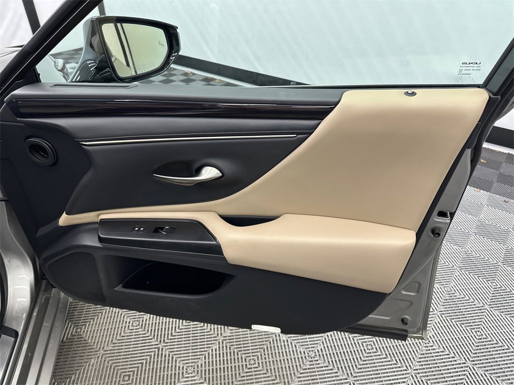 Used 2021 Lexus ES 350 w/ Premium Package image 16
