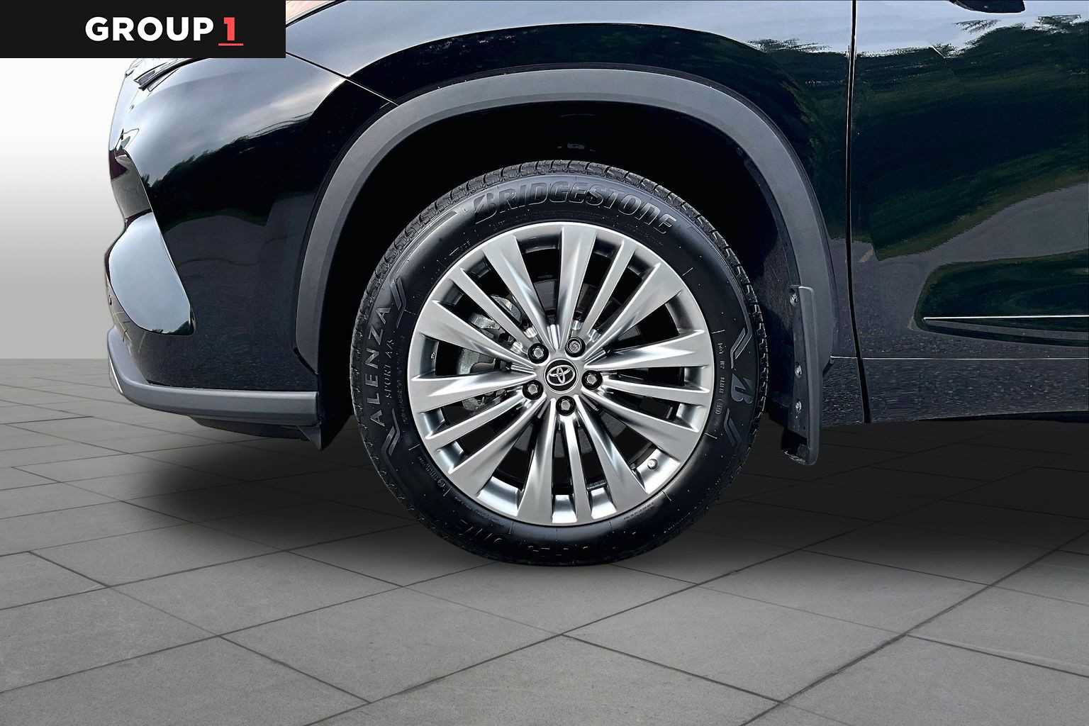 Certified 2025 Toyota Highlander Platinum AWD/4WD image 11