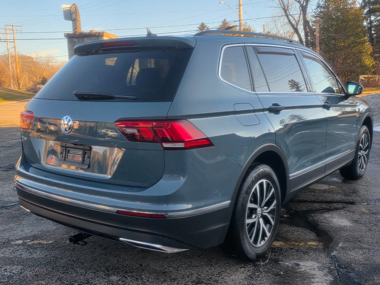 Used 2021 Volkswagen Tiguan SE 4dr SUV image 6