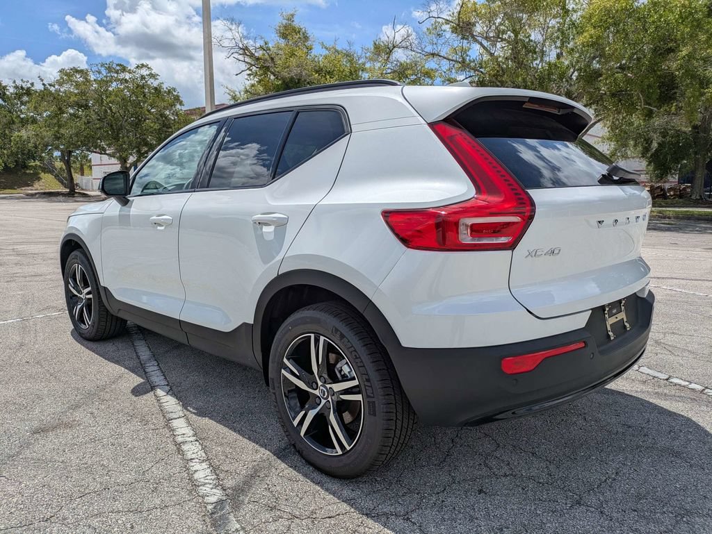 New 2026 Volvo XC40 B4 Core FWD image 4