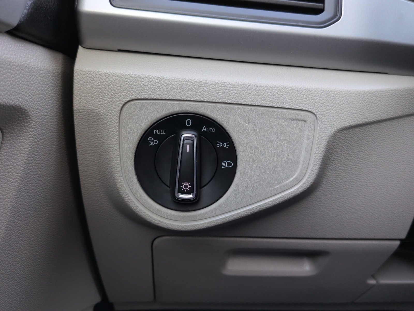 Used 2021 Volkswagen Atlas SE image 20