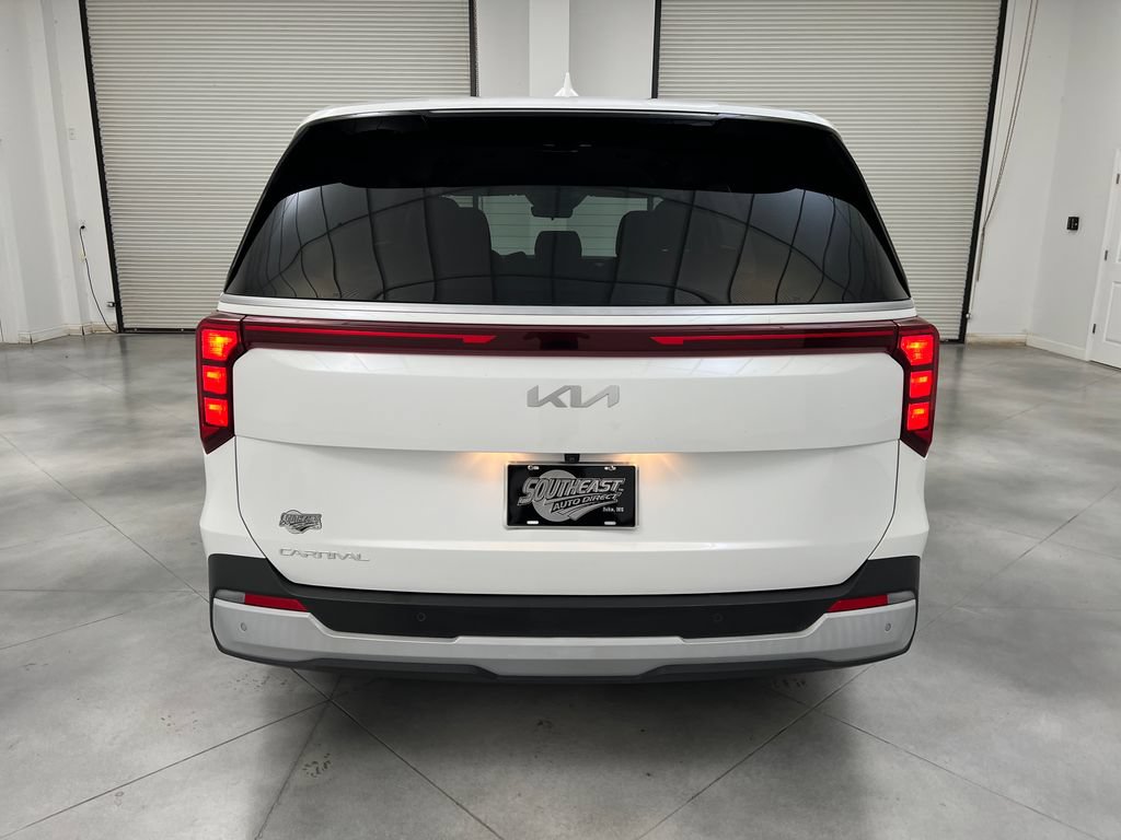 Used 2025 Kia Carnival FWD image 8