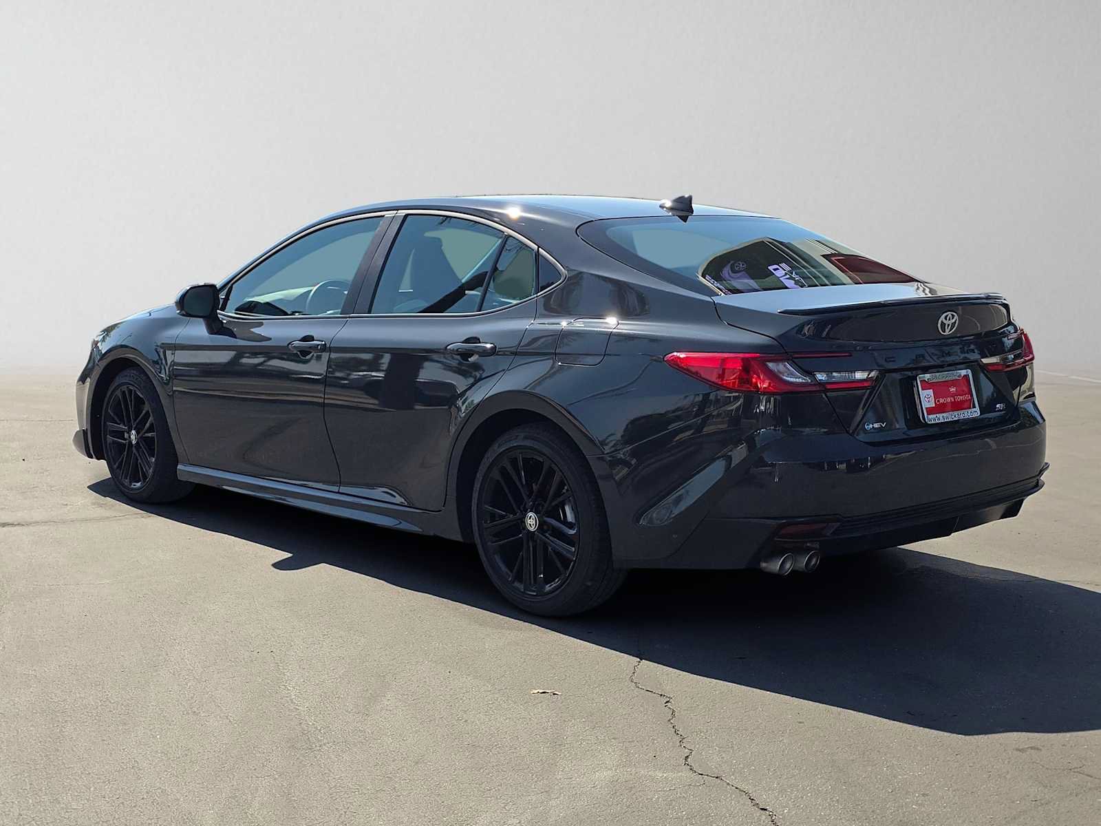 Used 2026 Toyota Camry SE FWD image 5