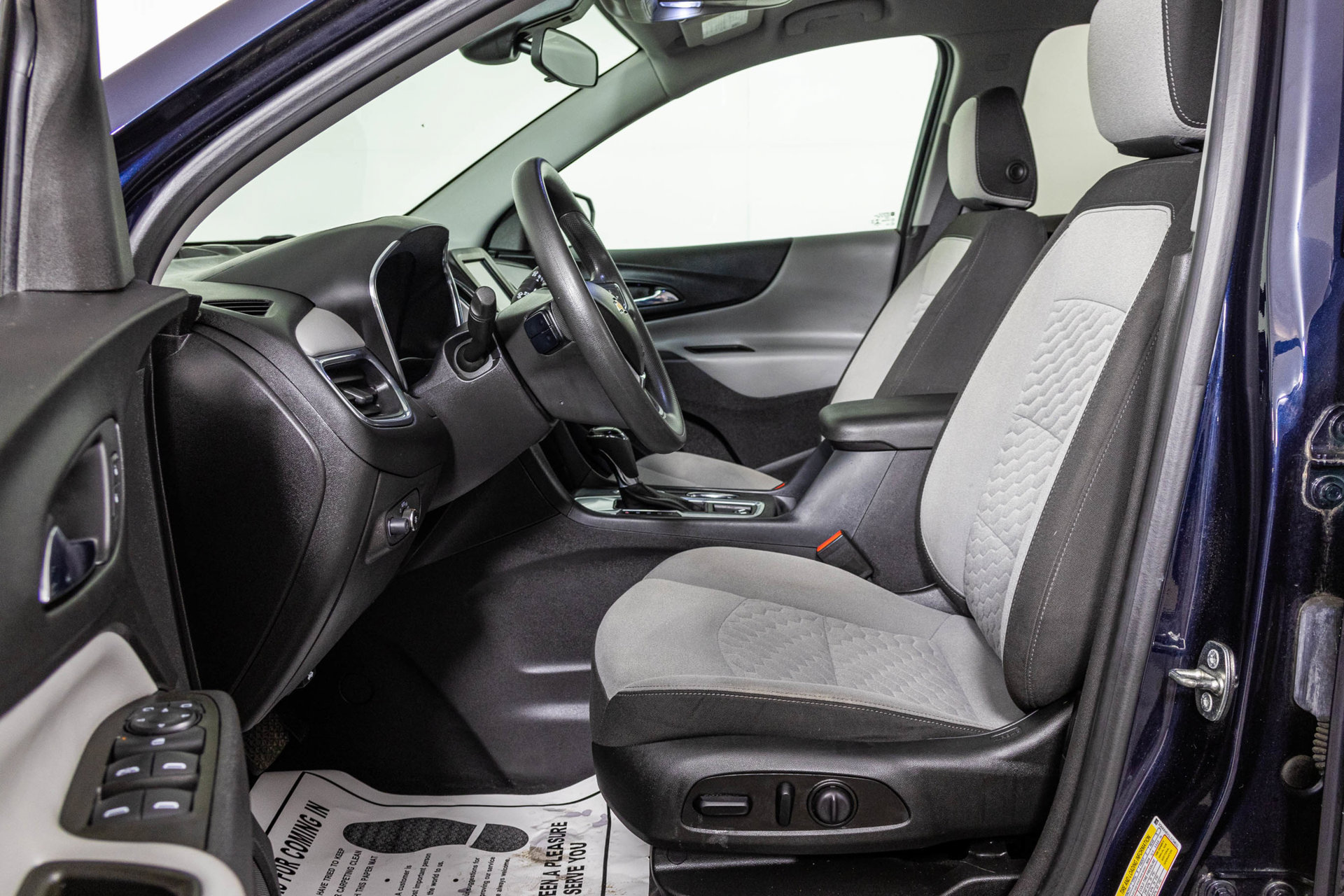 Used 2020 Chevrolet Equinox LS w/ LS Convenience Package FWD image 20