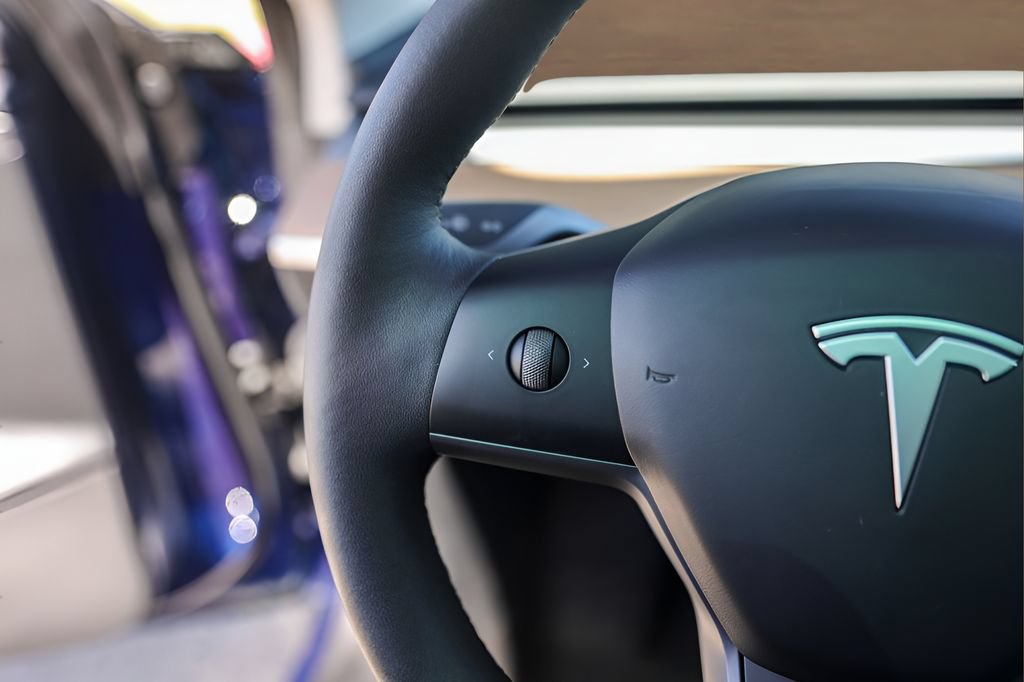 Used 2023 Tesla Model 3 Standard Range RWD image 13