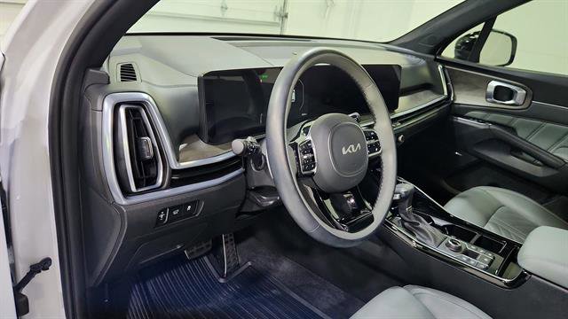 Used 2025 Kia Sorento SX Prestige w/ Sage Leather Package image 11