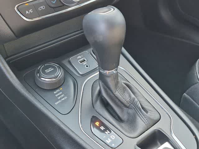 Used 2022 Jeep Cherokee Latitude Lux AWD/4WD image 30