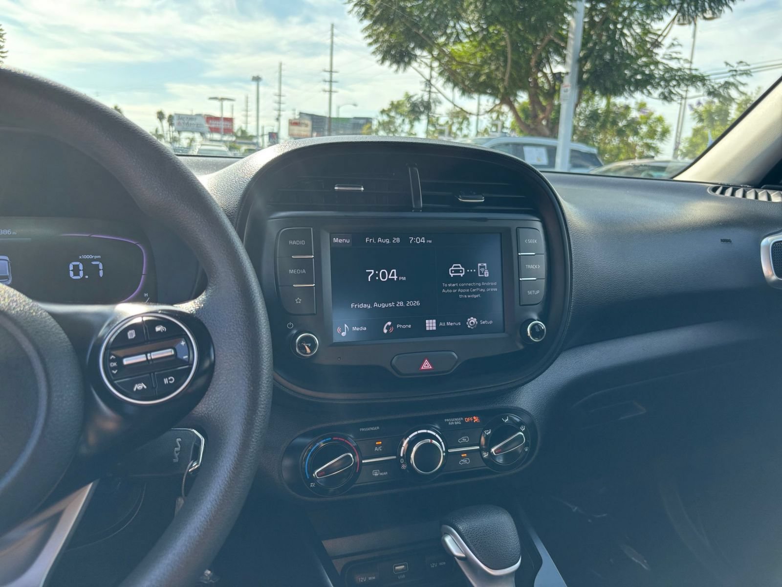 Used 2025 Kia Soul LX w/ LX Technology Package FWD image 14
