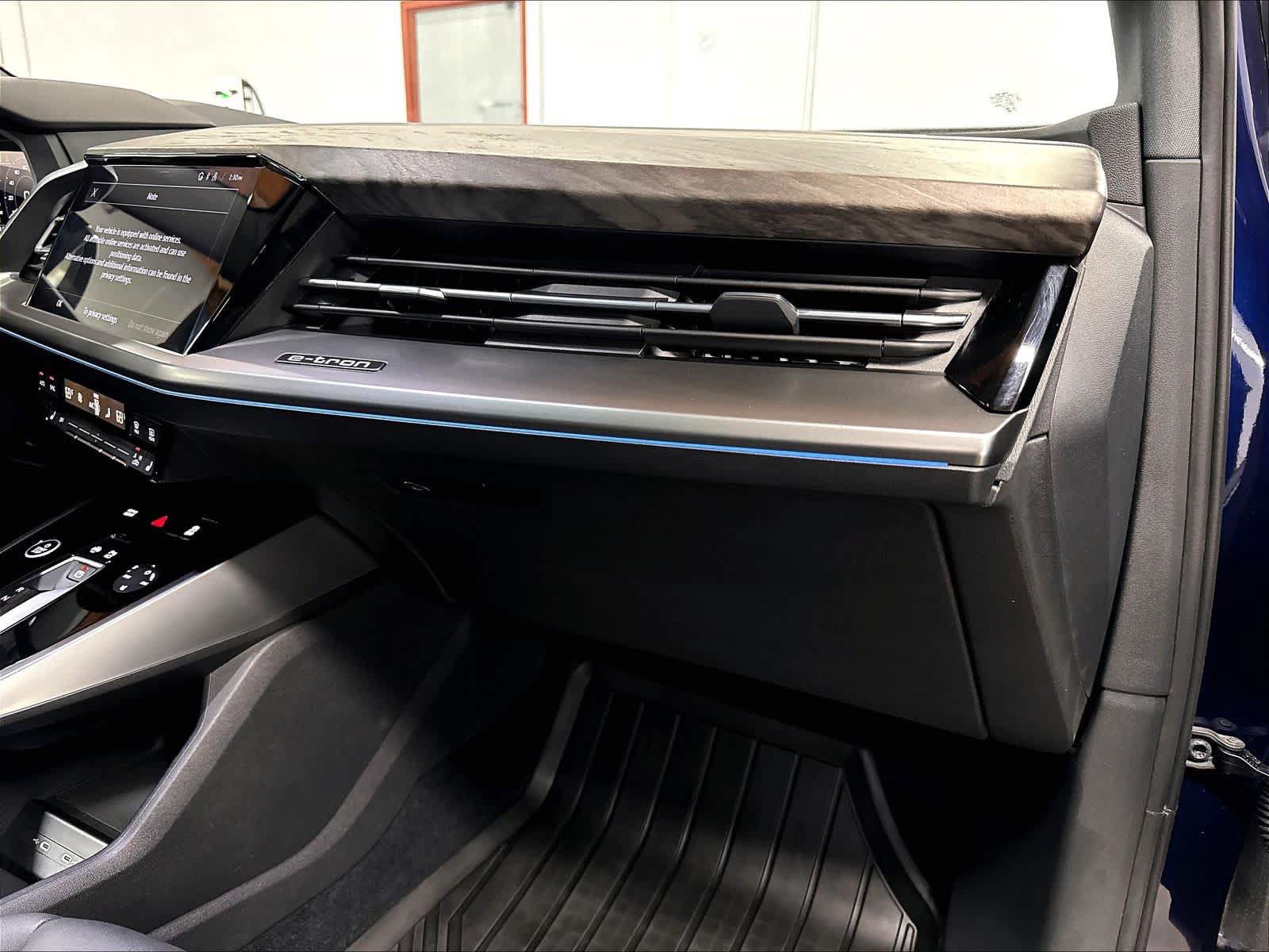 Used 2023 Audi Q4 e-tron Prestige AWD/4WD image 17