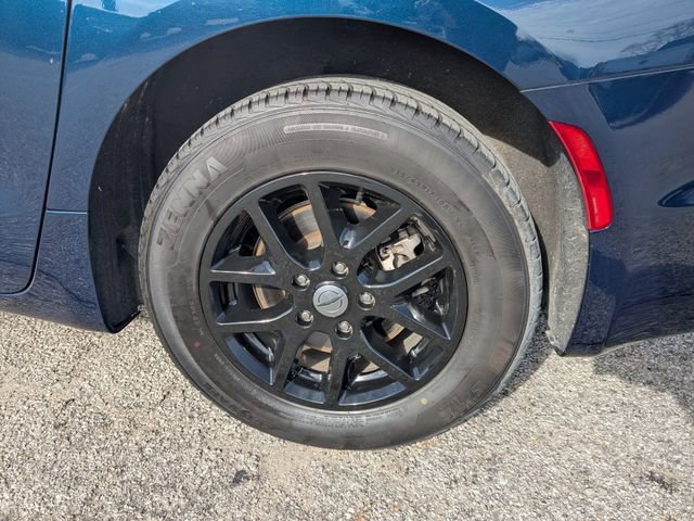 Used 2023 Chrysler Pacifica Touring-L image 15