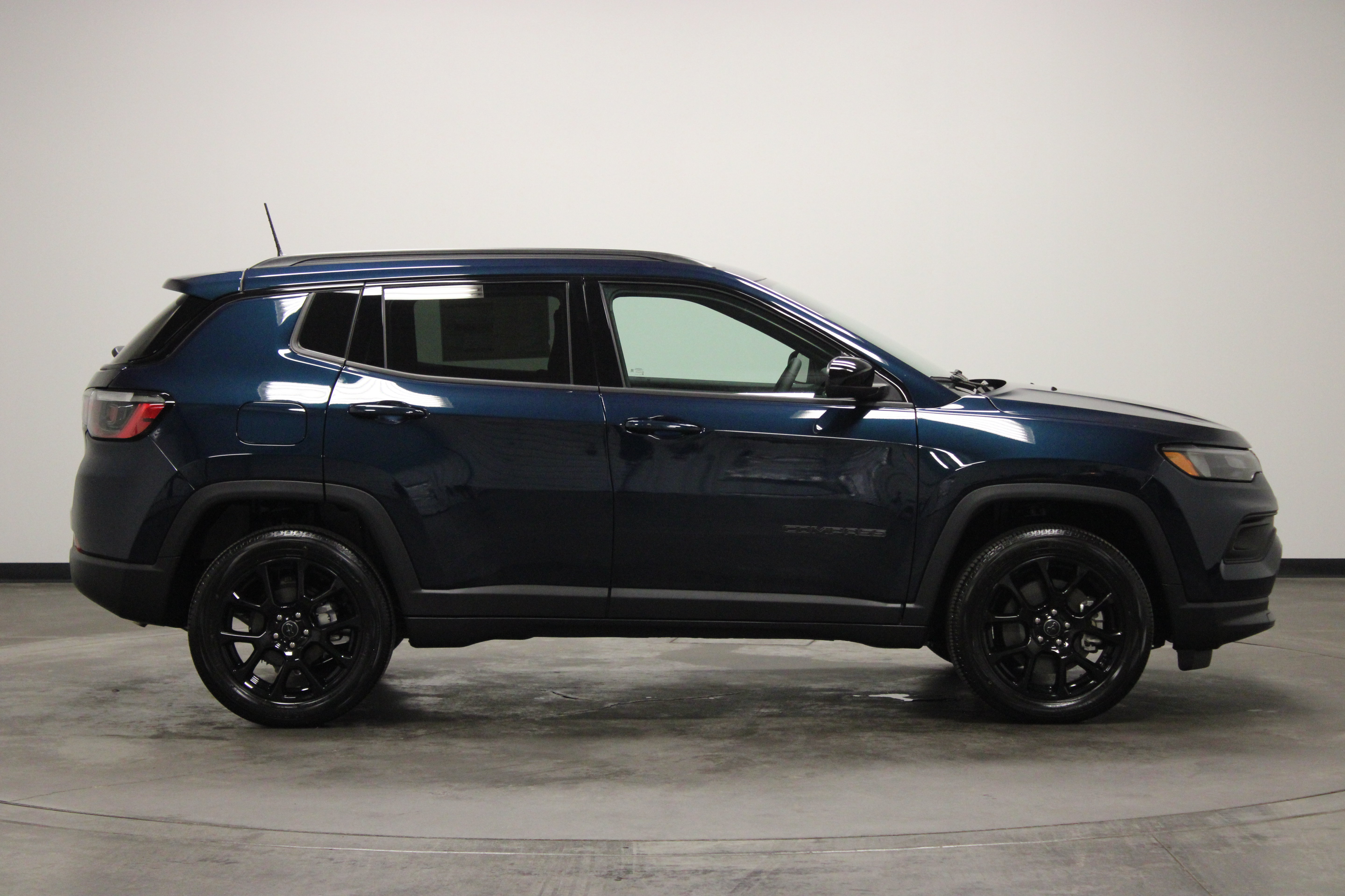 New 2026 Jeep Compass Latitude AWD/4WD image 9