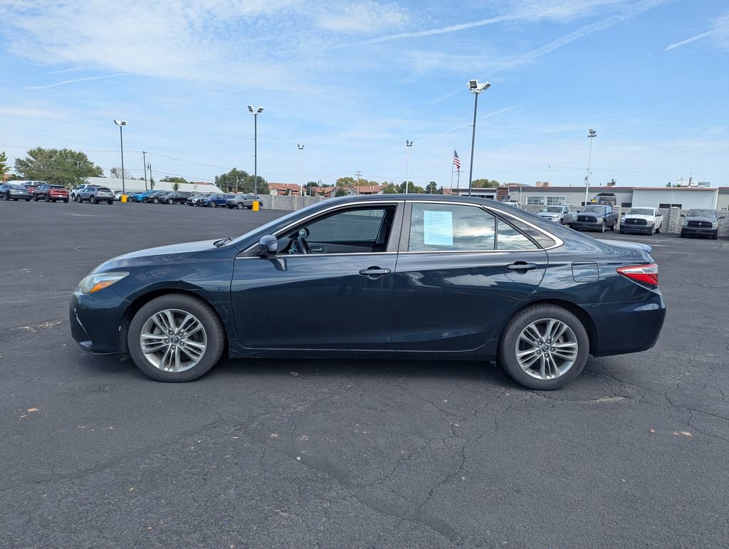 Used 2017 Toyota Camry SE w/ Moonroof Package FWD image 7