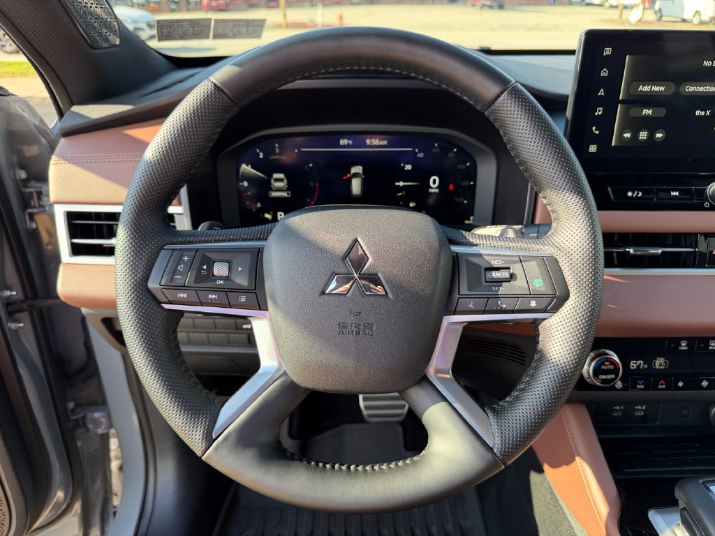 Used 2025 Mitsubishi Outlander SEL AWD/4WD image 15