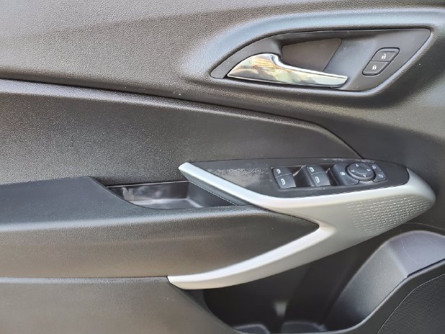 Certified 2024 Chevrolet Trax RS w/ Driver Confidence Package FWD image 16
