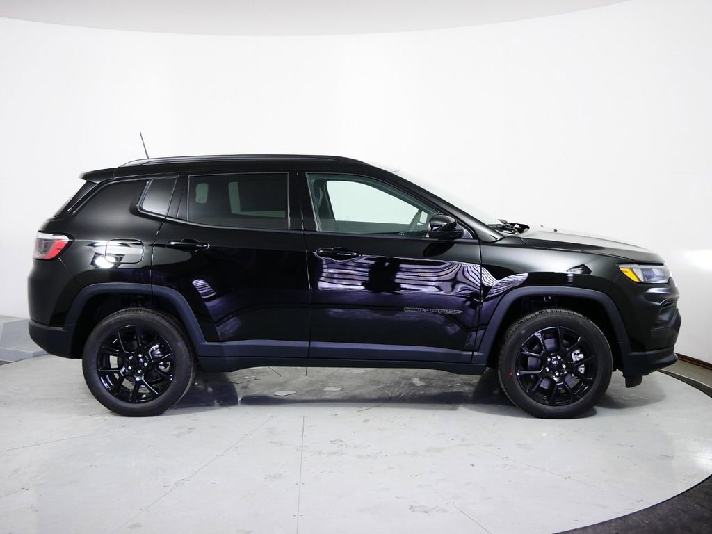 Used 2024 Jeep Compass Latitude w/ Convenience Group image 21