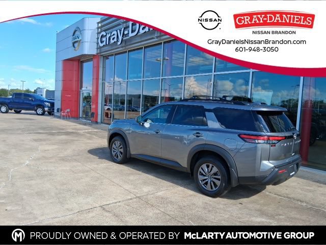 Certified 2025 Nissan Pathfinder SV FWD image 1