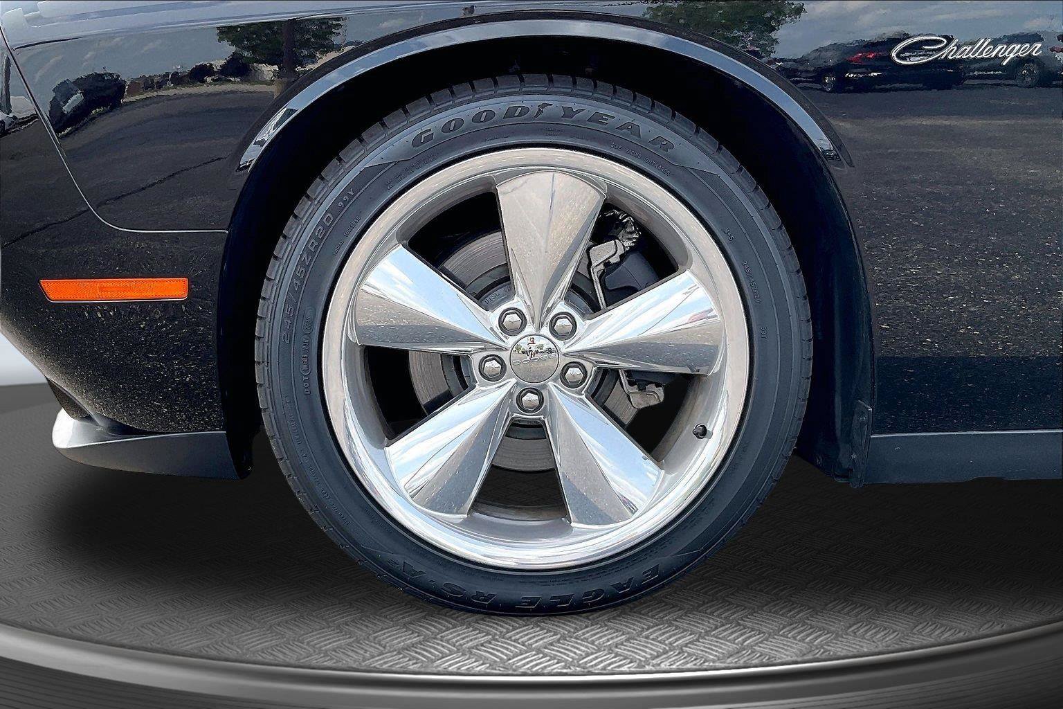 Used 2015 Dodge Challenger R/T Plus RWD image 9