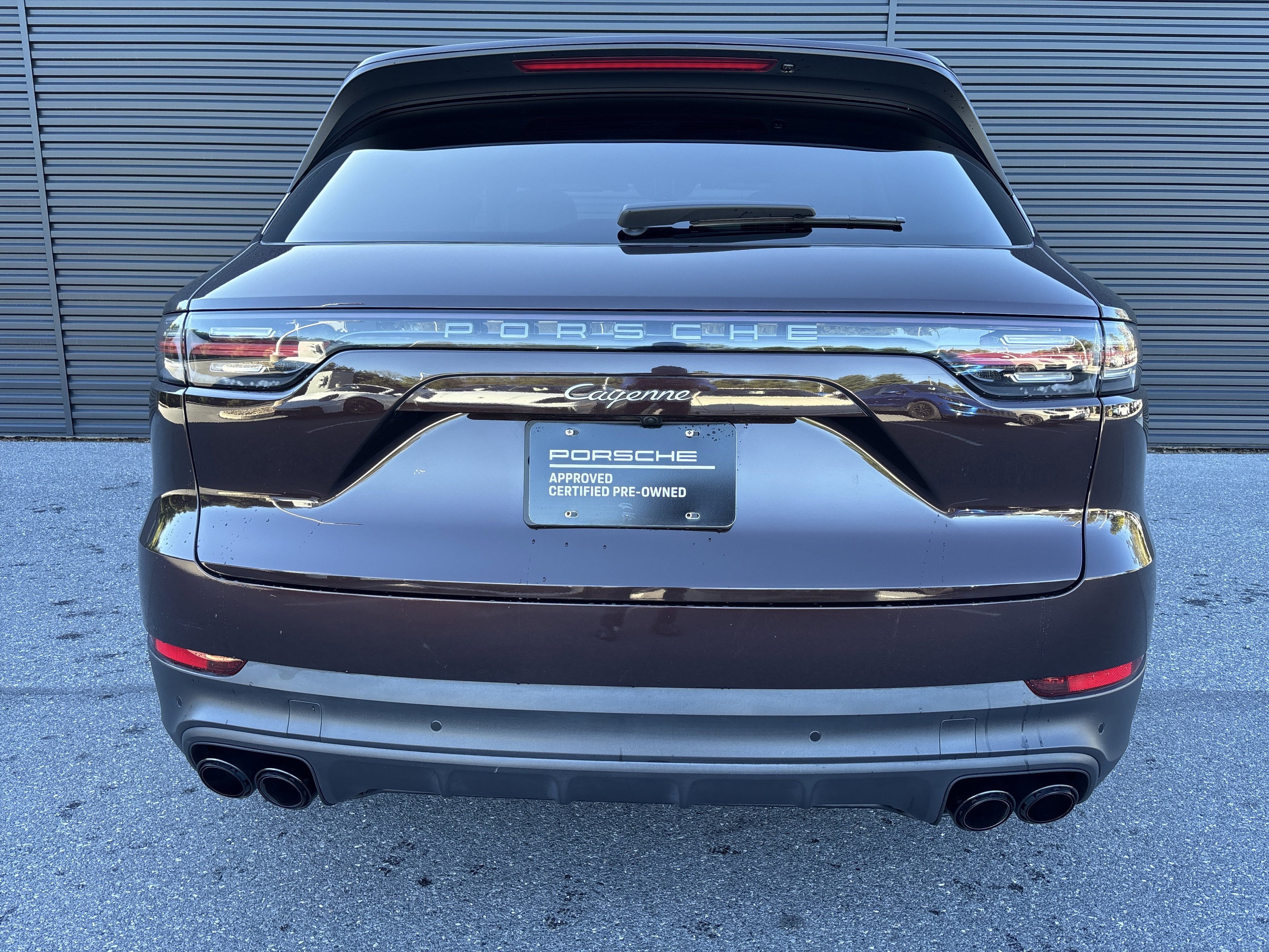 Certified 2022 Porsche Cayenne Platinum Edition image 4