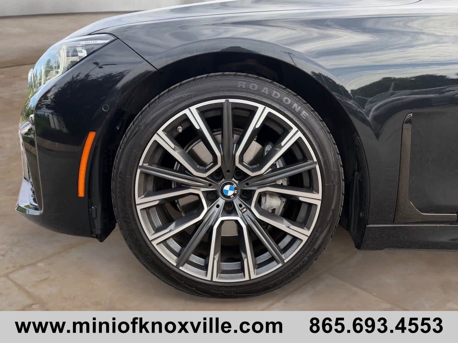 Used 2022 BMW 740i w/ M Sport Package RWD image 8