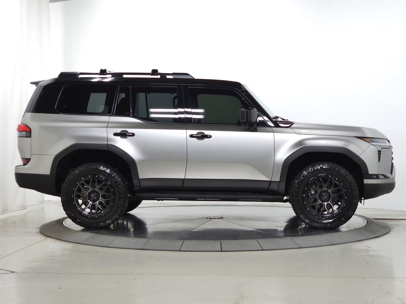 Used 2025 Lexus GX 550 AWD/4WD image 12