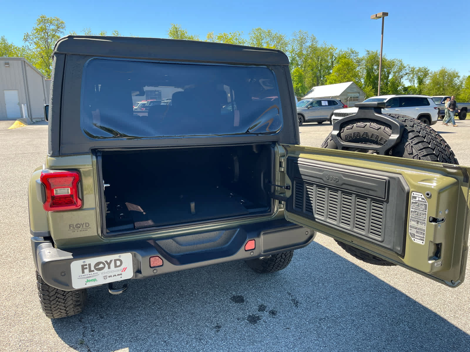 New 2026 Jeep Wrangler Unlimited Sahara AWD/4WD image 30