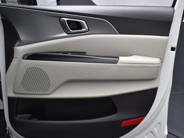 Certified 2024 Kia Carnival LX image 15