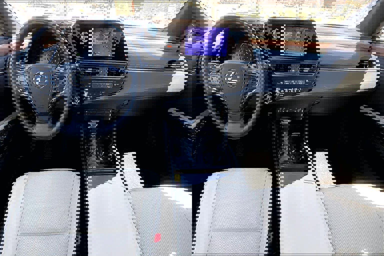 Used 2025 Lexus ES 300h w/ Premium Package image 14