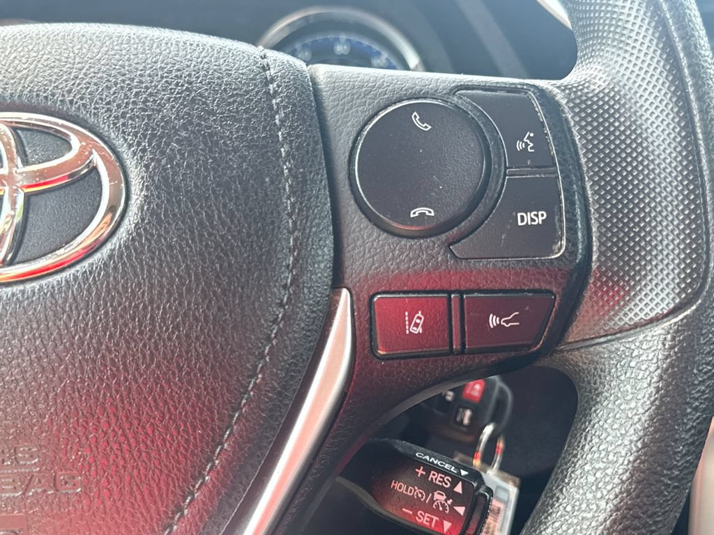 Used 2018 Toyota Corolla LE FWD image 18