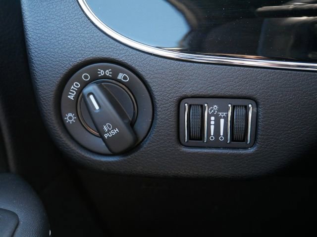 Used 2018 Dodge Grand Caravan SXT w/ Driver Convenience Group image 19