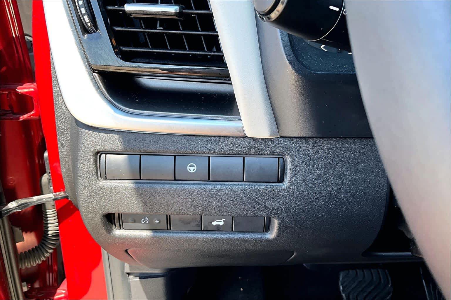 Certified 2021 Nissan Rogue SV w/ Premium Package FWD image 32