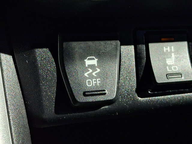 Used 2022 Toyota RAV4 XLE image 25