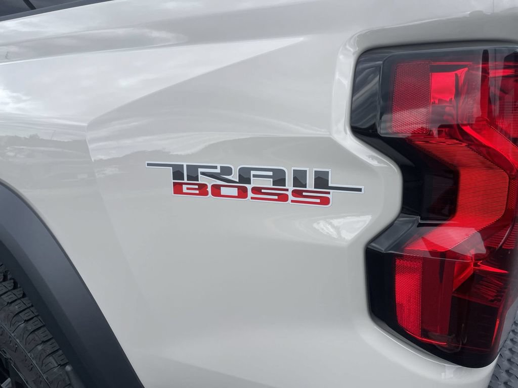 Used 2026 Chevrolet Colorado Trail Boss AWD/4WD image 7